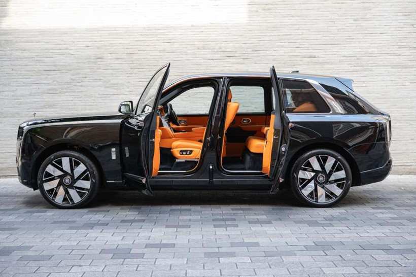 Rolls-Royce Cullinan, black and orange