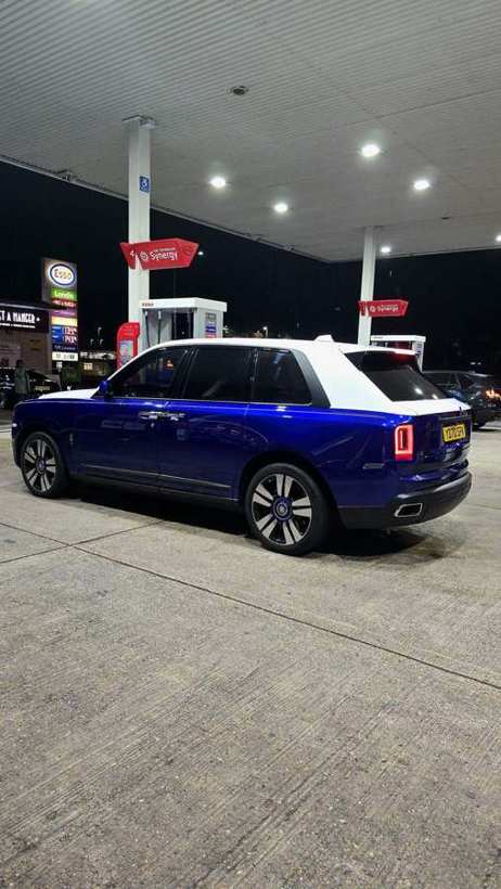 Rolls-Royce Cullinan, blue and white