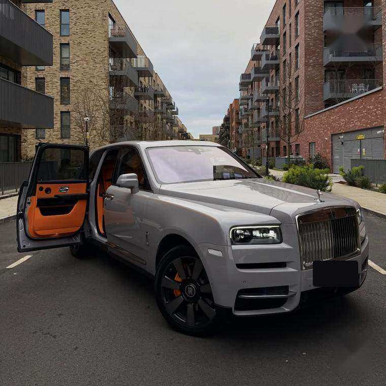 Rolls-Royce Cullinan, silver