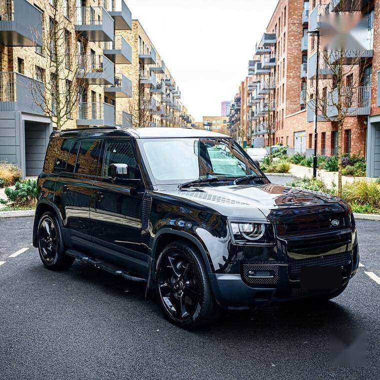 Land Rover Defender, black with silver trim