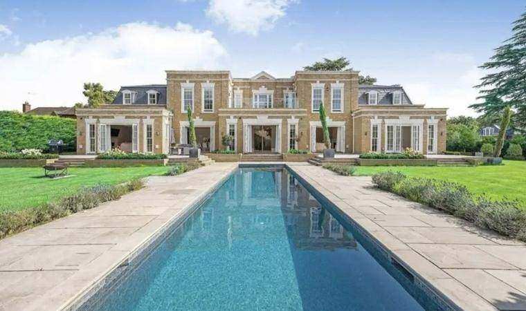Mansion with pool used for shoots