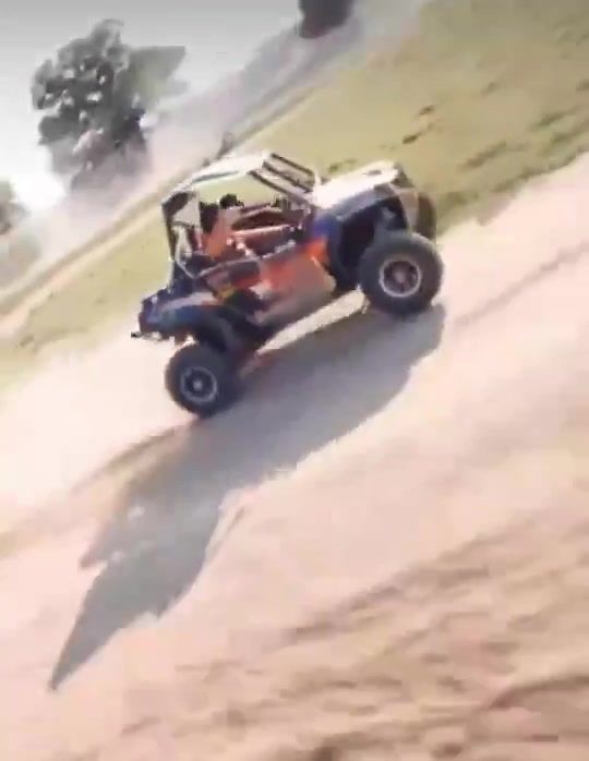Polaris RZR XP 1000 buggy
