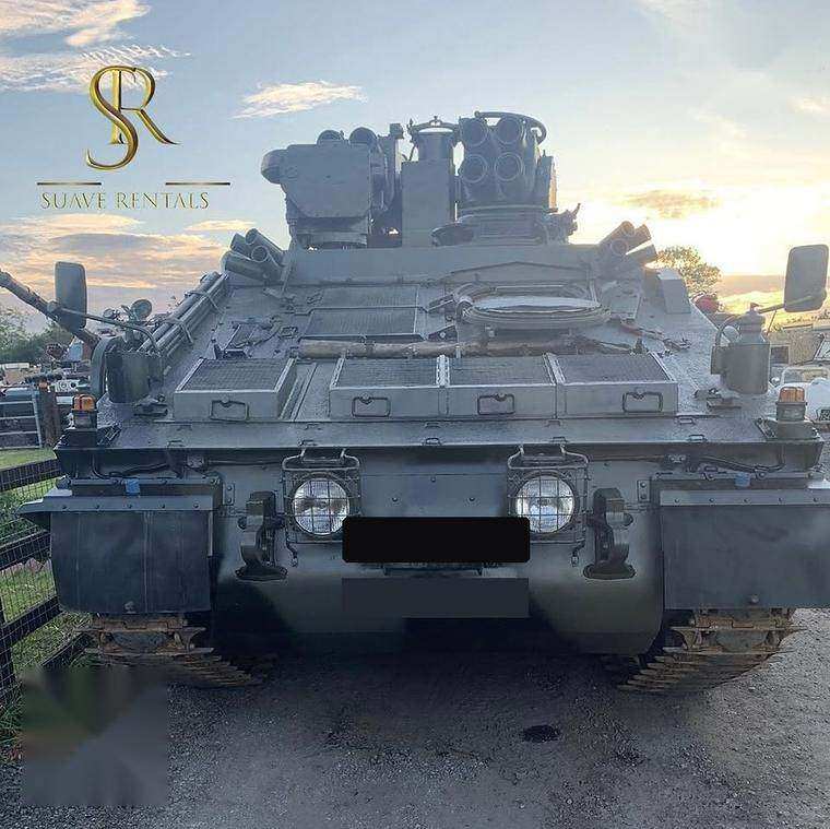 Armoured tracked vehicle