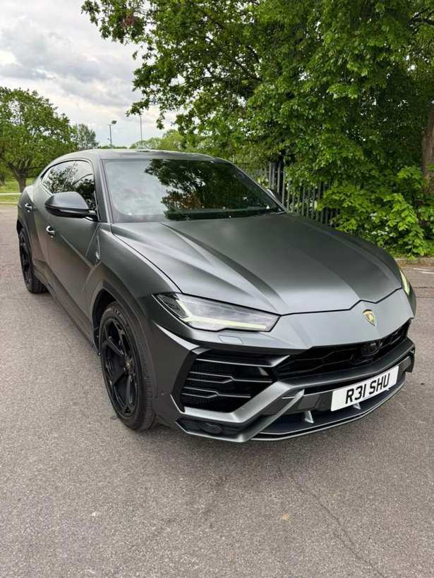 Lamborghini Urus, matte grey