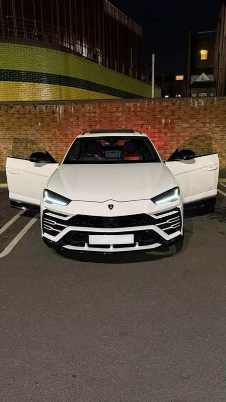 Lamborghini Urus, white
